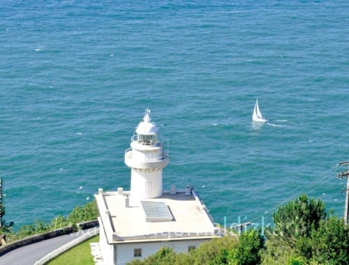 Faros, guia del mar. En la imagen, el faro de Igeldo. L.M. Núñez