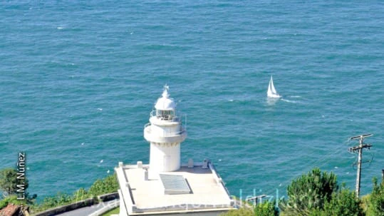 Faros, guia del mar. En la imagen, el faro de Igeldo. L.M. Núñez