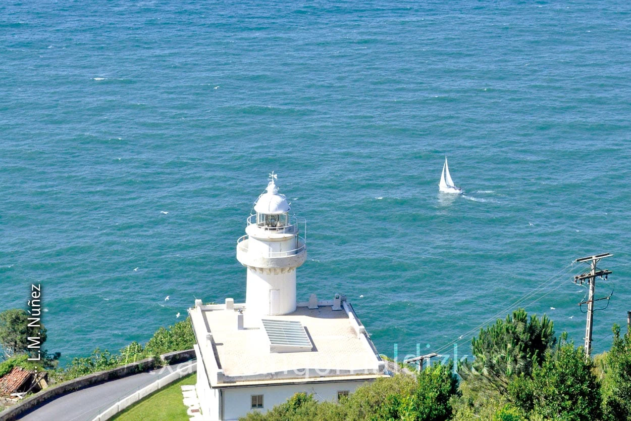 Faros, guia del mar. En la imagen, el faro de Igeldo. L.M. Núñez